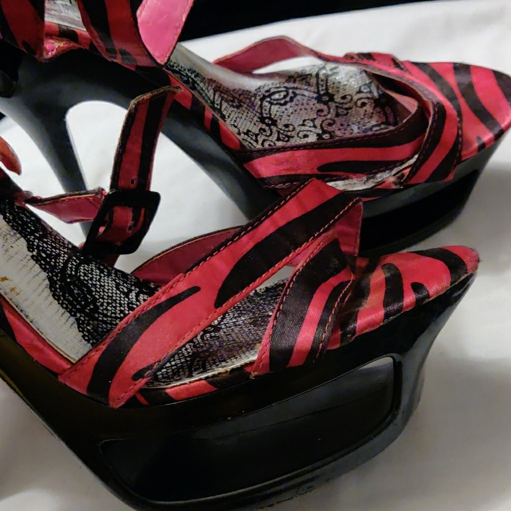 Shoes - Picture 2 of 5